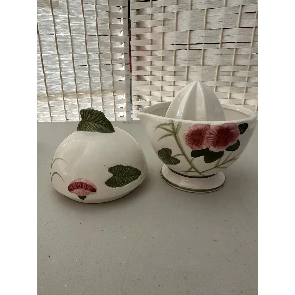 Vintage Ceramic Floral‎ Eggshell Shaped Juicer with Lid
